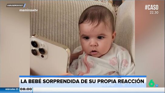 Unos padres deciden ense&ntilde;ar a su hija un v&iacute;deo suyo llorando y la ni&ntilde;a alucina al verse pataleando