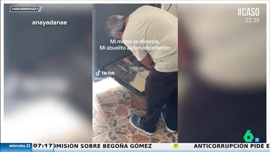 Un hombre recorta a su hija con un radial de la foto de bodas tras conocer su divoricio foto de boda