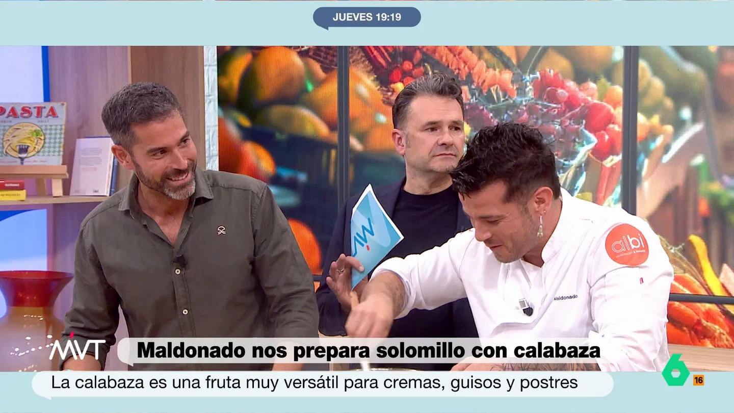 El consejo de Pablo Ojeda para evitar los atracones en Halloween: "Lo más sencillo es estar saciado" El nutricionista explica que si sabemos que vamos a salir a comer fuera y la comida va a ser copiosa, es mejor comer algo antes para evitar los excesos, un consejo que el chef Maldonado no apoya.
