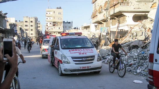 Ambulancias en la Franja de Gaza tras bombardeos de Israel, en una imagen de archivo. Ambulancias en la Franja de Gaza tras bombardeos de Israel, en una imagen de archivo.