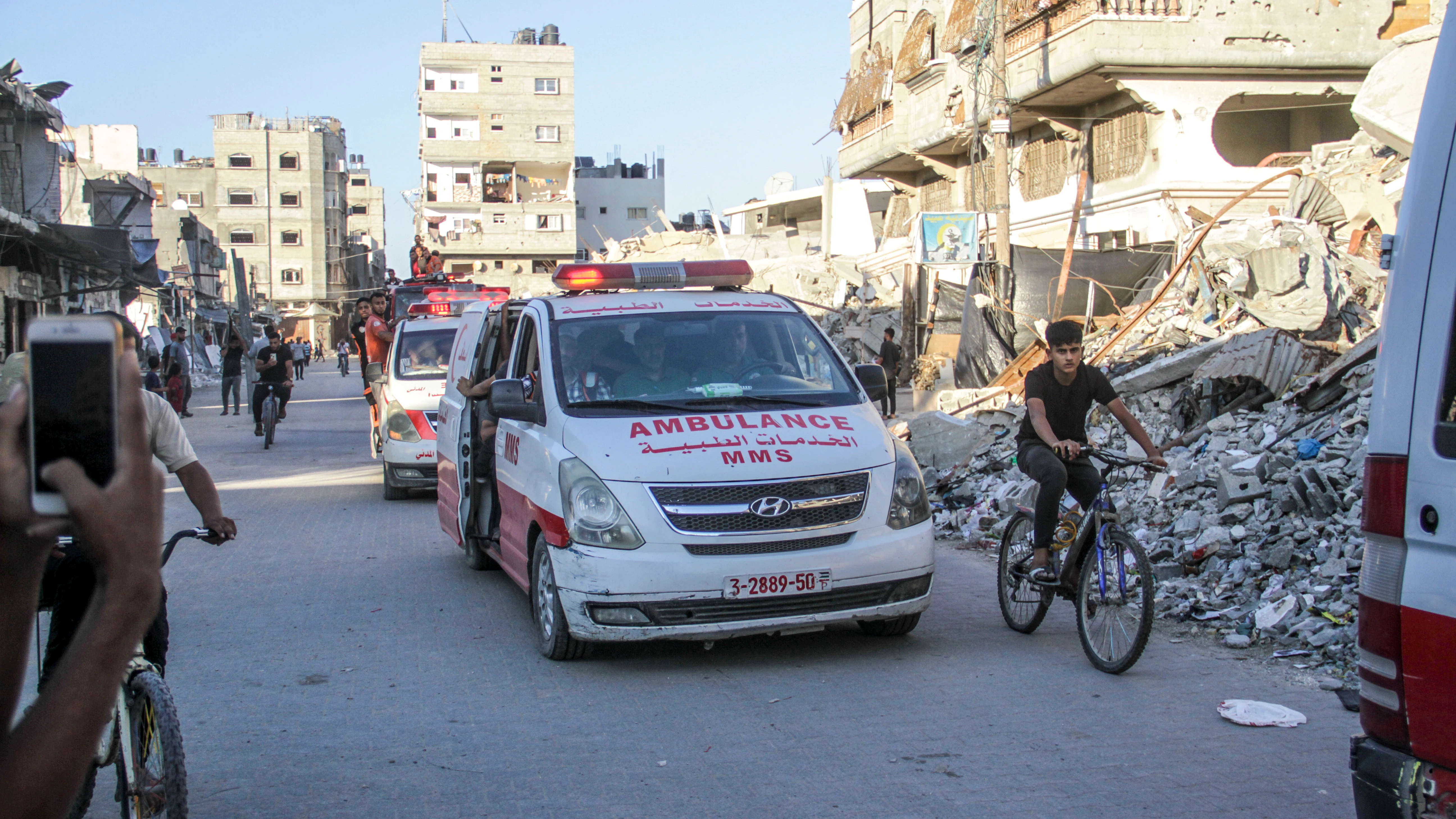 Ambulancias en la Franja de Gaza tras bombardeos de Israel, en una imagen de archivo.