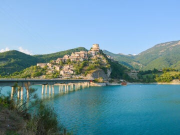 Castel di Tora, en Italia