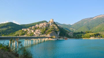 Castel di Tora, en Italia