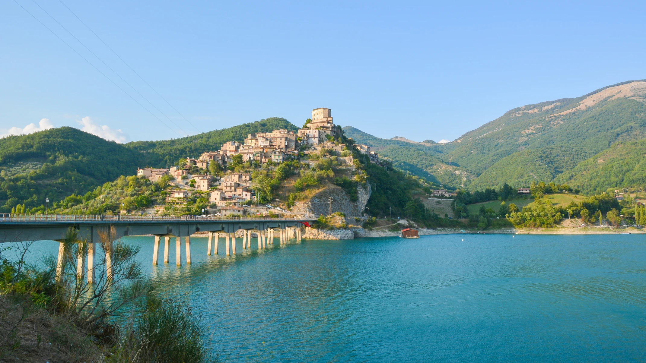 Castel di Tora, en Italia