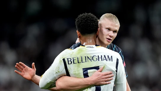 Haaland abraza a Bellingham Haaland abraza a Bellingham