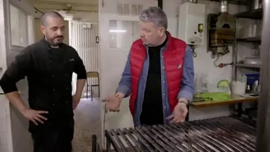 El dueño de 'BrasasYMás' confiesa a Chicote "no sentir fuerzas para limpiar": "¡No me jodas con esa mierda!" El dueño de 'BrasasYMás' confiesa a Chicote "no sentir fuerzas para limpiar": "¡No me jodas con esa mierda!"