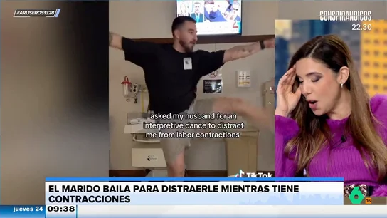 Un hombre sorprende a su mujer con un baile para entretenerla durante el parto Un hombre sorprende a su mujer con un baile para entretenerla durante el parto