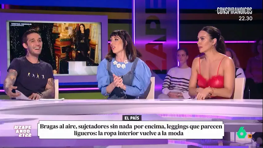 Natalia Ferviú aprovecha su visita al programa para intentar que la zapeadora adelante algún dato sobre su vestido para despedir el 2024. "Sé que Josie no me va a cascar nada pero igual tú sí", le dice la estilista.