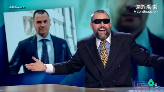 'Show Me the Dani', sobre el novio de Ayuso: "No es que huya de Hacienda, es que va a por ellos" Dani Mateo se convierte en 'Show Me the Dani' y analiza el entramado empresarial de Alberto González Amador: "Se cogió las declaraciones de su empresa pantalla y le dijo a Hacienda 'oye, que os estáis equivocando, que me sale a devolver'".