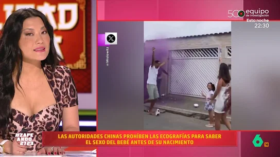 Jiaping explica por qué en China no se celebran fiestas de 'gender reveal': "Les puede caer una multa" En la cultura china no se celebran fiestas en las que se da a conocer el sexo del bebé que está en camino. Pero por una razón que quizá no esperas. No te la pierdas en el vídeo principal.