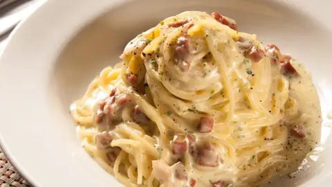 Plato de pasta carbonara Plato de pasta carbonara