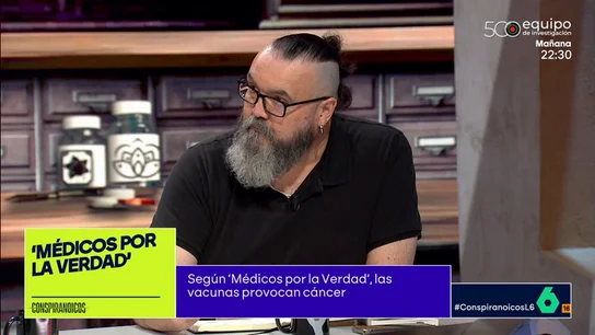 David Pastor expone que durante su melanoma mucha gente le ofrecía terapias: "El miedo abre una ventana a la irracionalidad" El filósofo sufrió un melanoma en estadio tres con metástasis en los ganglios linfáticos. "Si no se tiene la información... el miedo puede actuar de cualquier forma", asegura.