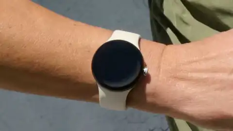 Envía reacciones por correo electrónico con emojis en tu reloj Envía reacciones por correo electrónico con emojis en tu reloj