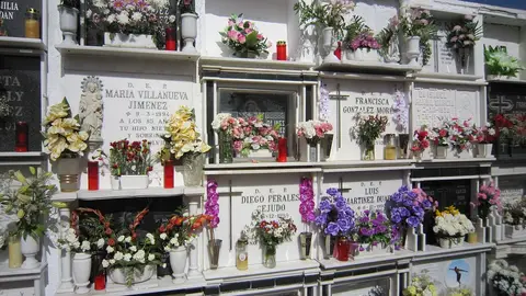Lápidas decoradas con flores Lápidas decoradas con flores