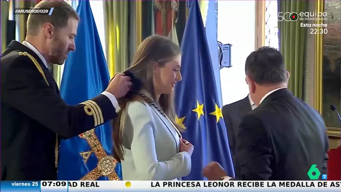 El pelo de Leonor de Borbón vuelve a ser protagonista durante la entrega del título honorario como alcaldesa de Oviedo El pelo de Leonor de Borbón vuelve a ser protagonista durante la entrega del título honorario como alcaldesa de Oviedo