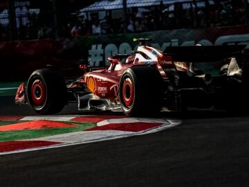 Carlos Sainz mantiene el optimismo en Ferrari con el mejor tiempo del viernes en México 