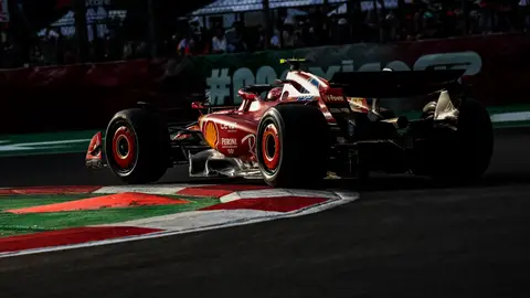 Carlos Sainz mantiene el optimismo en Ferrari con el mejor tiempo del viernes en México Carlos Sainz mantiene el optimismo en Ferrari con el mejor tiempo del viernes en México