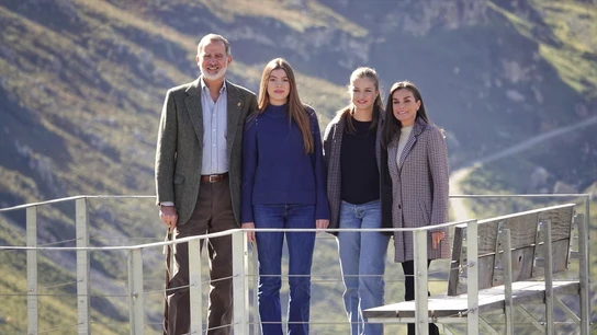 Felipe VI, Sofía, Leonor y Letizia visitan Sotres, Pueblo Ejemplar 2024  Felipe VI, Sofía, Leonor y Letizia visitan Sotres, Pueblo Ejemplar 2024