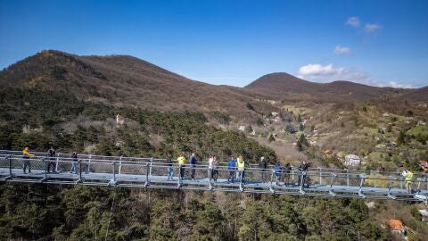 Puente de la Unidad de Sátoraljaújhely junto al Parque de Aventuras de Zemplén