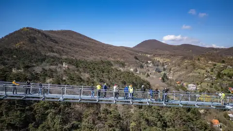 Puente de la Unidad de Sátoraljaújhely junto al Parque de Aventuras de Zemplén Puente de la Unidad de Sátoraljaújhely junto al Parque de Aventuras de Zemplén