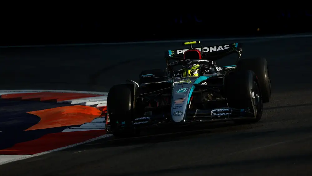 Hamilton le devolvió el adelantamiento a Russell Hamilton le devolvió el adelantamiento a Russell
