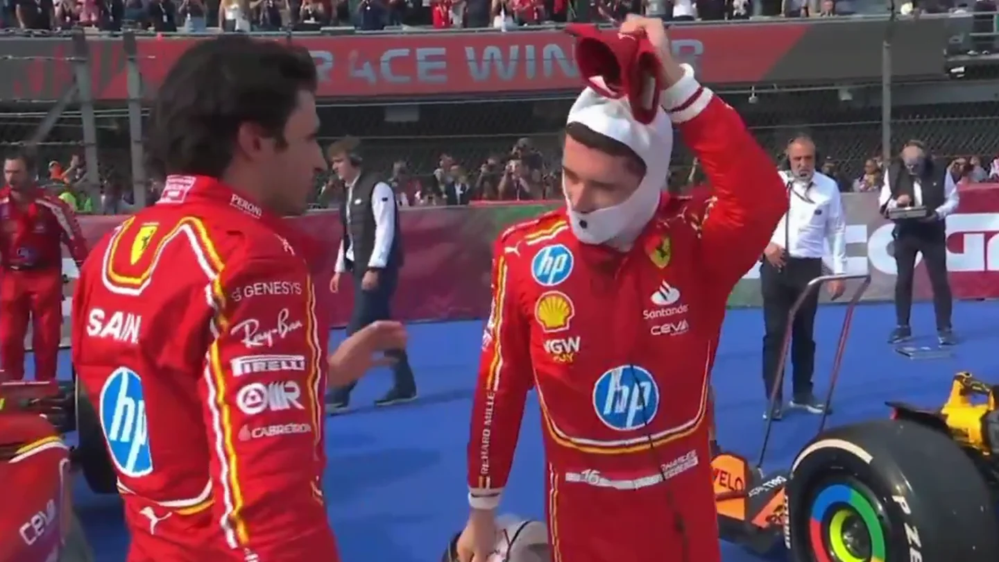 El feo gesto de Leclerc a Carlos Sainz tras su victoria en México El feo gesto de Leclerc a Carlos Sainz tras su victoria en México