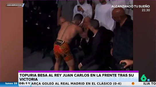 El beso viral en la frente de Topuria al rey Juan Carlos tras noquear a Holloway: así explicó el motivo El beso viral en la frente de Topuria al rey Juan Carlos tras noquear a Holloway: así explicó el motivo