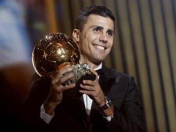 Rodri toma el testigo de Luis Suárez 64 años después: "Este Balón de Oro es la victoria del fútbol español"