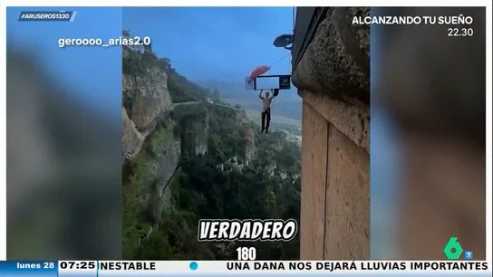 Un influencer argentino completa su reto viral al realizar 300 dominadas colgado del Puente Nuevo de Ronda Un influencer argentino completa su reto viral al realizar 300 dominadas colgado del Puente Nuevo de Ronda