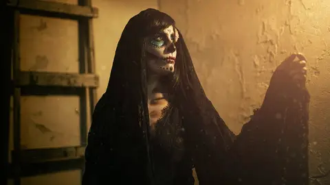 Mujer maquillada para el Día de Muertos Mujer maquillada para el Día de Muertos