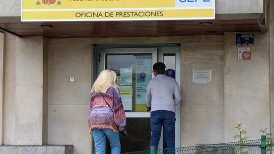 Varias personas entran a una oficina del SEPE, a 1 de octubre de 2024, en Madrid (España). Varias personas entran a una oficina del SEPE, a 1 de octubre de 2024, en Madrid (España).