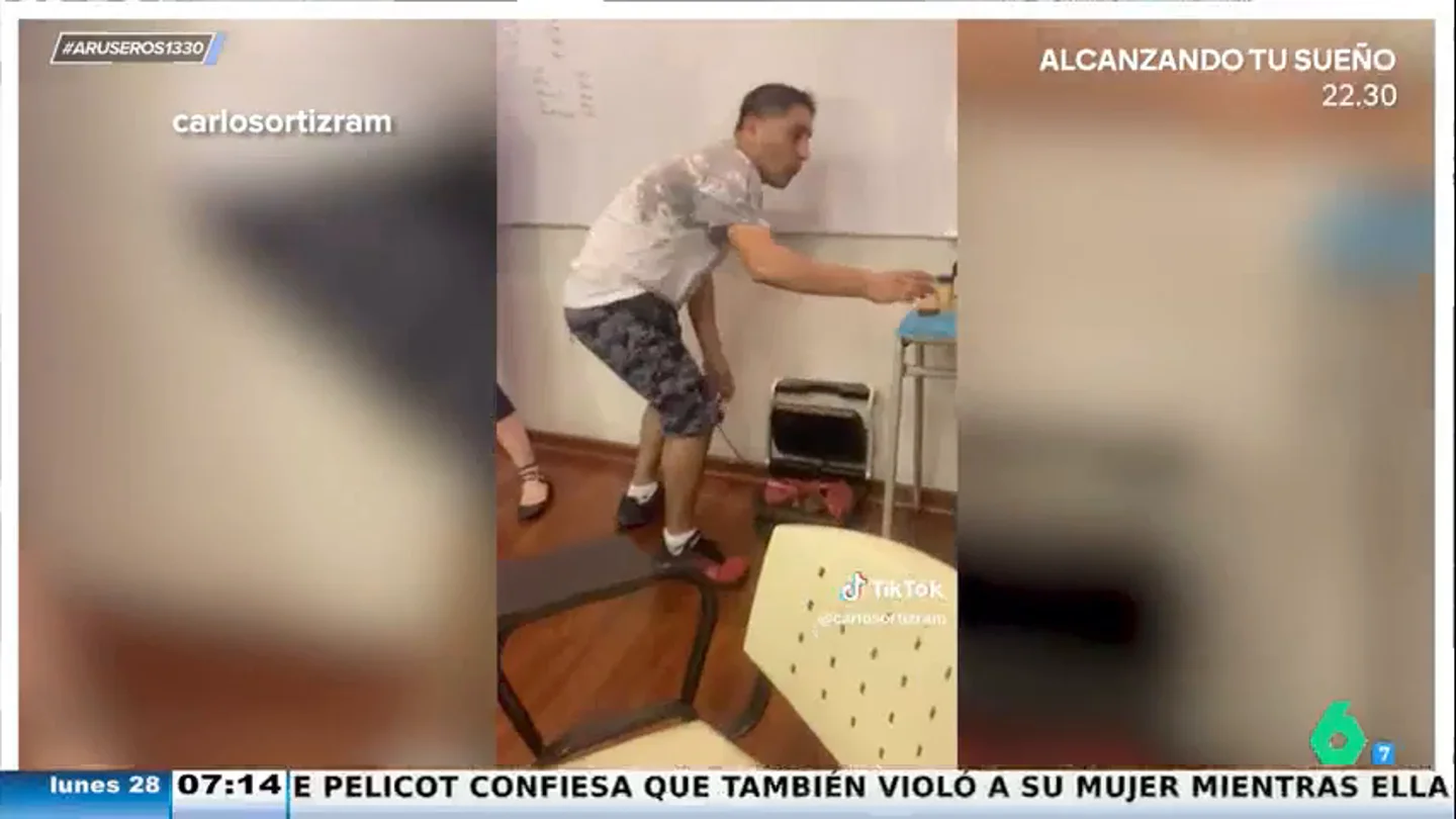 Un presidente de mesa sorprende cocinando un asado en plena jornada electoral Un presidente de mesa sorprende cocinando un asado en plena jornada electoral