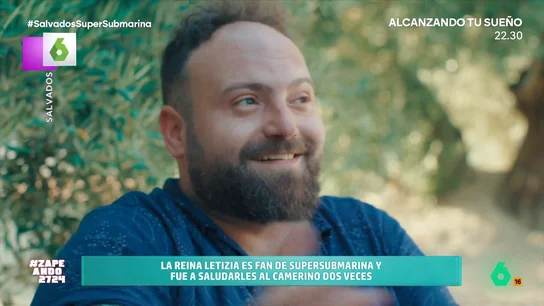 El día que la reina Letizia entró al camerino de Supersubmarina: "Abrí la puerta, fui a por mi cerveza y luego la saludé" Zapeando recuerda el momento de 'Salvados' en el que miembros de Supersubmarina y sus allegados recuerdan con Gonzo el curioso momento en el que la reina Letizia visitó el camerino de la banda, dejando a todos alucinados.