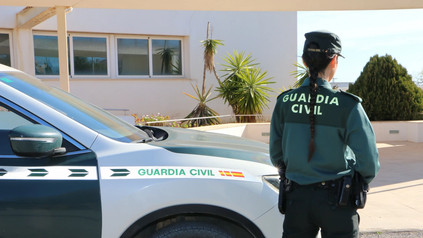 Agente de la Guardia Civil. Agente de la Guardia Civil.