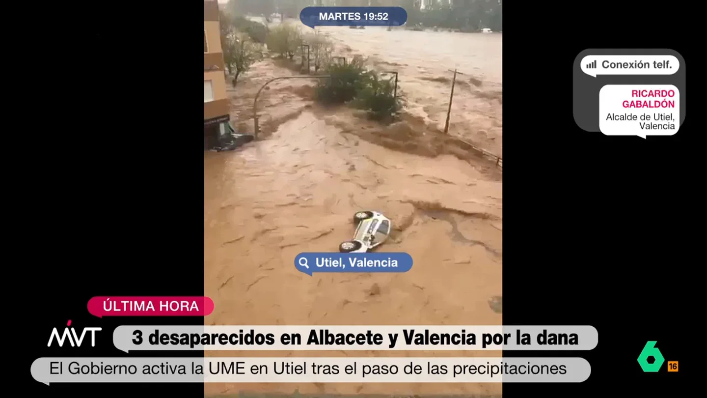 El alcalde de Utiel habla de los estragos provocados por la DANA: "Estamos colapsados, desbordados" En Más Vale Tarde, el alcalde de Utiel, Ricardo Gabaldón, reconoce que la localidad está "desbordada" con las precipitaciones que están sufriendo en las últimas horas. "Los daños que nos preocupan son los daños personales", reconoce en este vídeo.