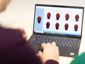 Un participante trabajó con un terapeuta para crear su propio avatar Un participante trabajó con un terapeuta para crear su propio avatar