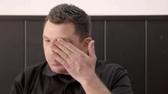 Los dueños de 'Los Pitos' se emocionan por empeñar sus alianzas: "Mi hermano nos dejó una deuda de 84.000 euros" Los dueños de 'Los Pitos' se emocionan por empeñar sus alianzas: "Mi hermano nos dejó una deuda de 84.000 euros"