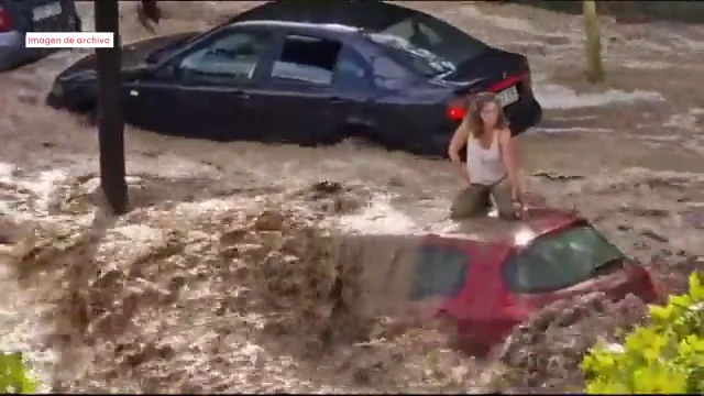 ¿Cómo actuar si nos encontramos dentro de un vehículo rodeado de agua? Los tres escenarios que plantea un bombero del SEPEI