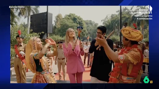 Dani Mateo reacciona al baile de Begoña Gómez en la India: "¿Es un acto diplomático o una visita a Port Aventura?" "¿Os suena eso de 'fui a la India y me cambió la vida'? Pues yo no he necesitado ir, me basta con el baile de Begoña Gómez", comenta Dani Mateo en este vídeo donde repasa cómo ha sido la agenda de la mujer del presidente.