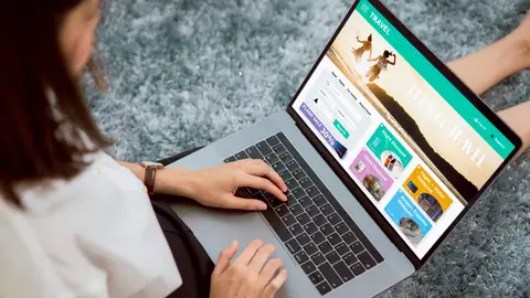 Chica buscando vuelos baratos Chica buscando vuelos baratos