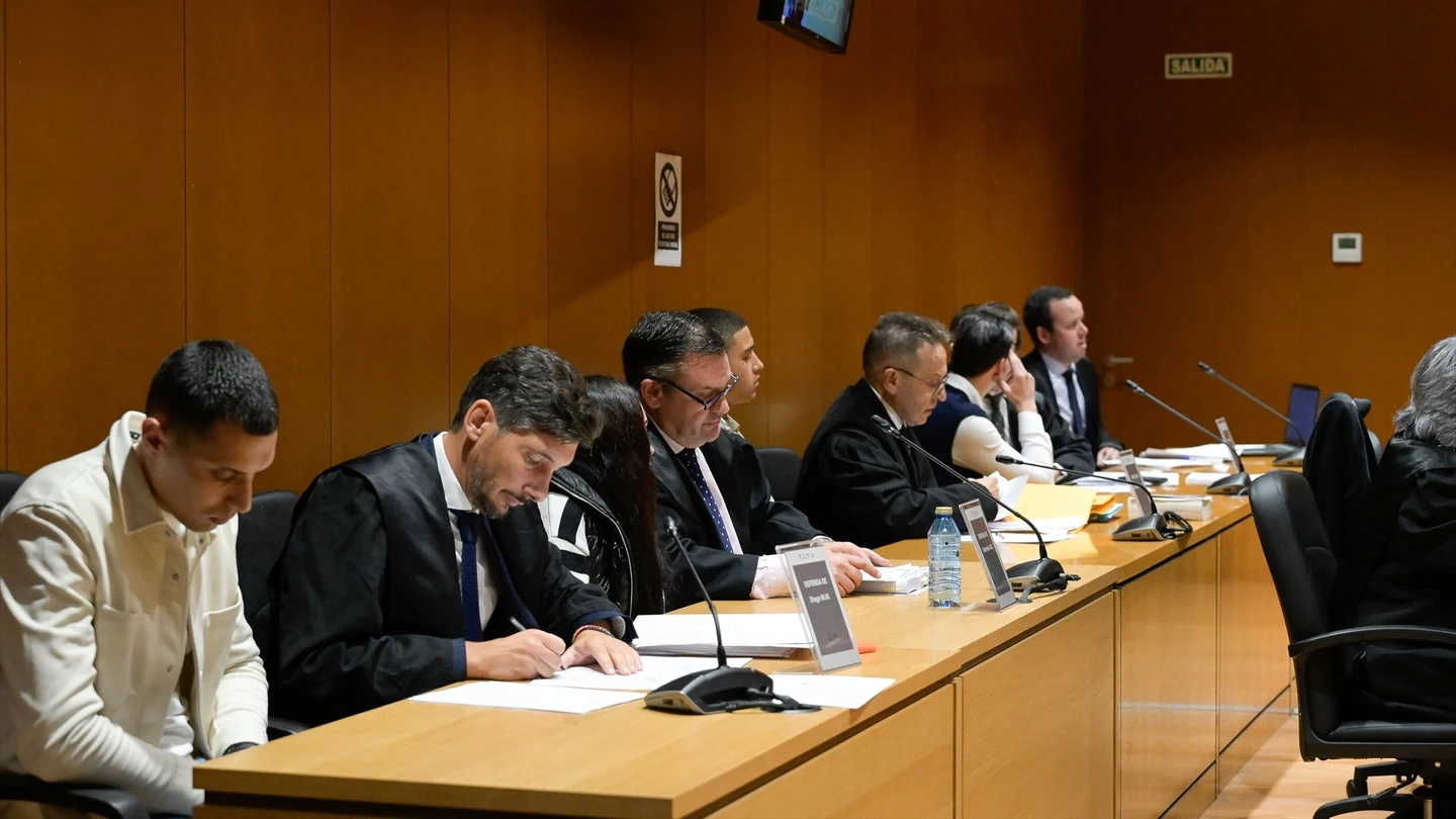 Acusados, durante el juicio por el asesinato de Samuel Luiz. Acusados, durante el juicio por el asesinato de Samuel Luiz.
