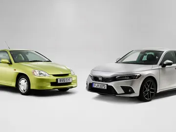 Honda crea el Civic e:HEV más plateado de la historia como homenaje a sus híbridos Honda crea el Civic e:HEV más plateado de la historia como homenaje a sus híbridos