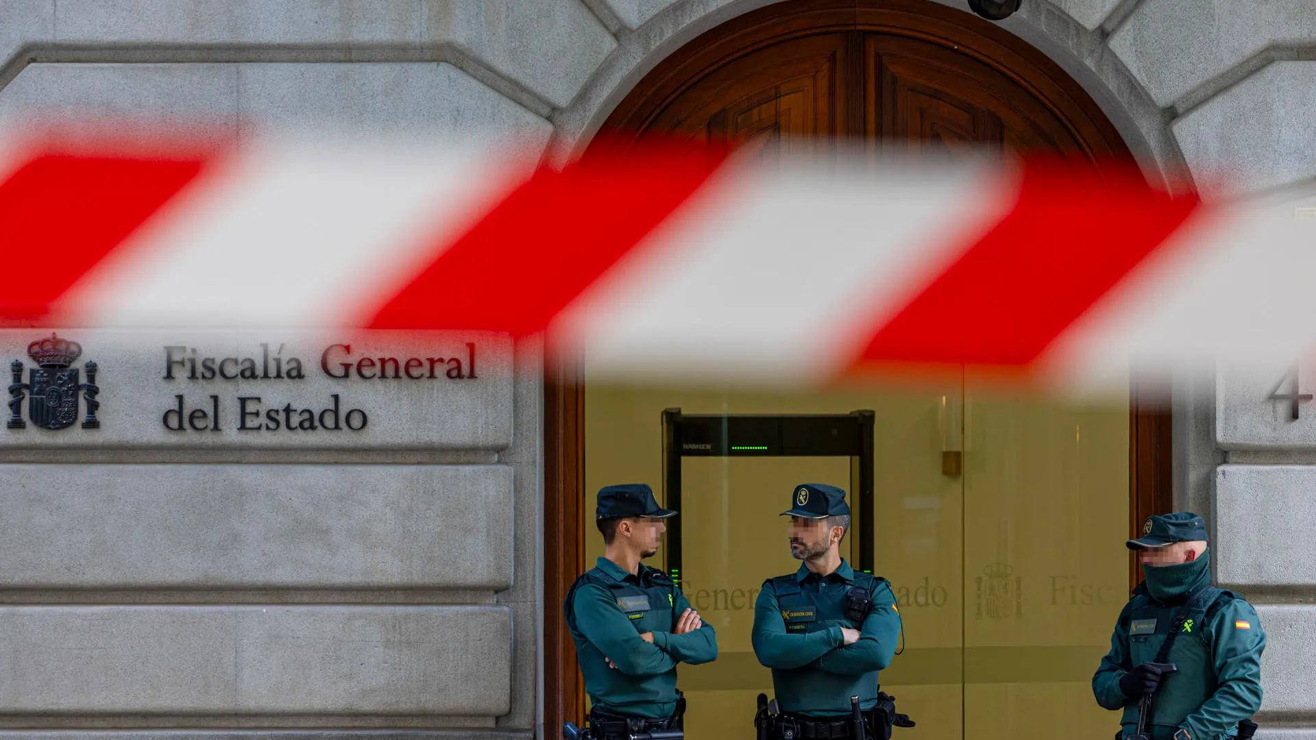 Agentes de la Guardia Civil custodian la Fiscalía General del Estado