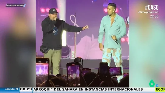 Romeo Santos se queda afónico y pide a un espectador cantar 'Ella y yo': así reacciona al ver lo mal que canta Romeo Santos se queda afónico y pide a un espectador cantar 'Ella y yo': así reacciona al ver lo mal que canta