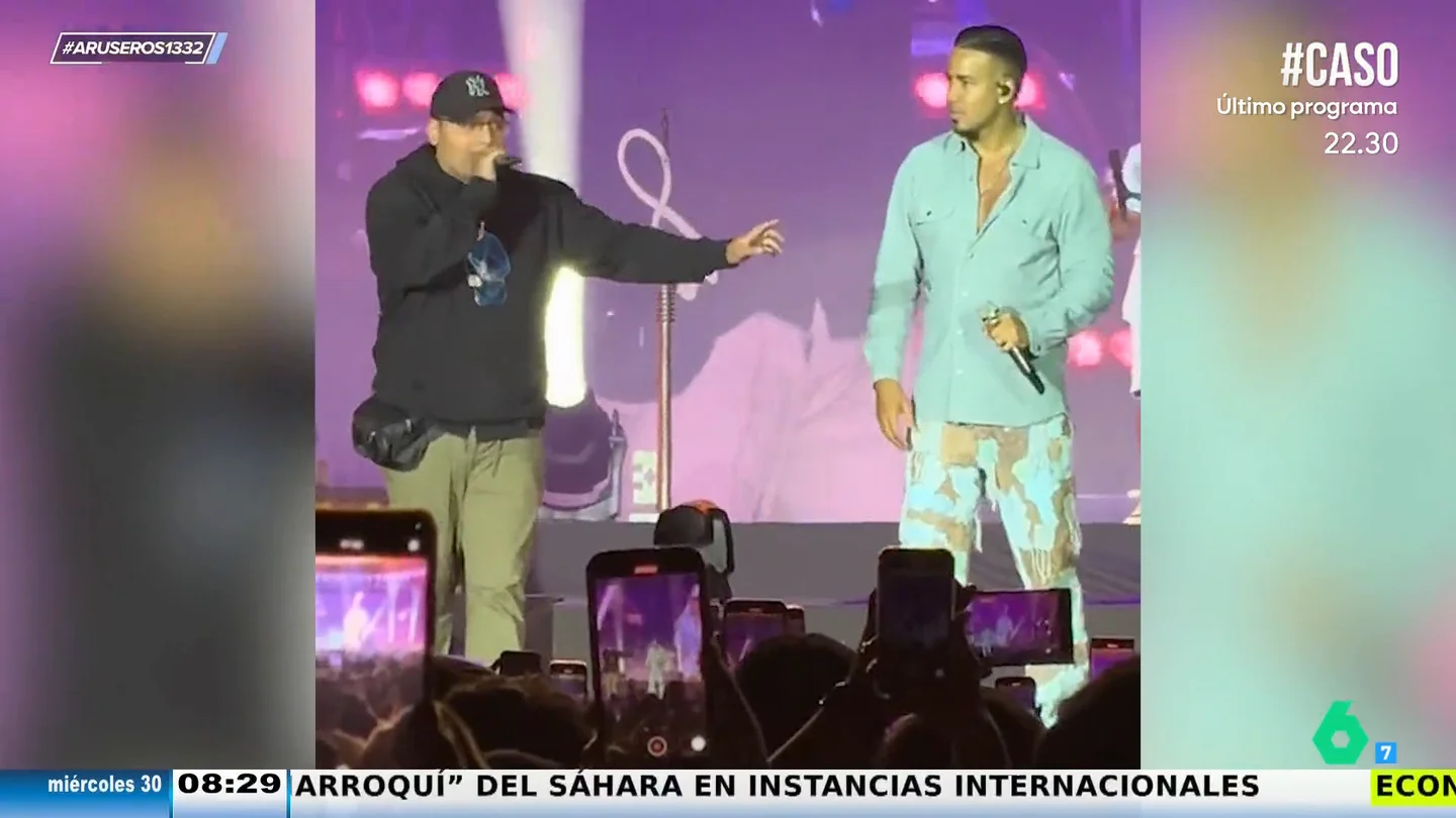 Romeo Santos se queda afónico y pide a un espectador cantar 'Ella y yo': así reacciona al ver lo mal que canta Romeo Santos se queda afónico y pide a un espectador cantar 'Ella y yo': así reacciona al ver lo mal que canta