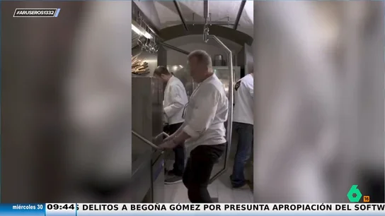 Un chef austriaco que sufrió un grave accidente regresa a la cocina gracias a un revolucionario dispositivo Un chef austriaco que sufrió un grave accidente regresa a la cocina gracias a un revolucionario dispositivo