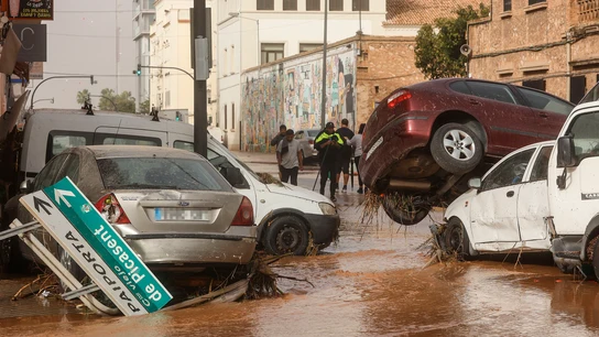 Vehículos destrozados tras el paso de la DANA por el barrio de La Torre de Valencia, a 30 de octubre de 2024, en Valencia. Vehículos destrozados tras el paso de la DANA por el barrio de La Torre de Valencia, a 30 de octubre de 2024, en Valencia.