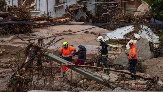 Varios servicios de emergencias ayudan en las labores de rescate, a 29 de octubre de 2024, en Letur, Albacete, Castilla-La Mancha (España). Varios servicios de emergencias ayudan en las labores de rescate, a 29 de octubre de 2024, en Letur, Albacete, Castilla-La Mancha (España).