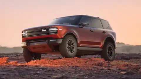 Lo nuevo de Volkswagen con aires de Hummer: renace un 4x4 americano histórico con motor y batería eléctricos Scout Traveler