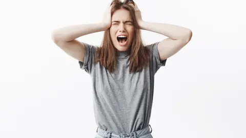 Chica enfadada. Chica enfadada.